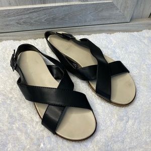 DV By Dolce Vita Women's Crisscross FLAT 6 Black